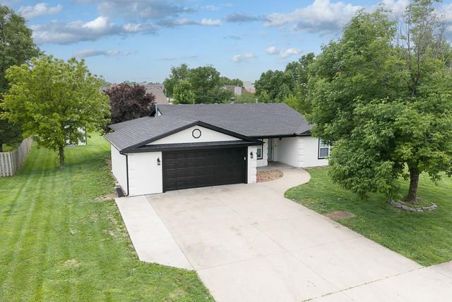 614 Myers Drive, Tonganoxie, KS 66086