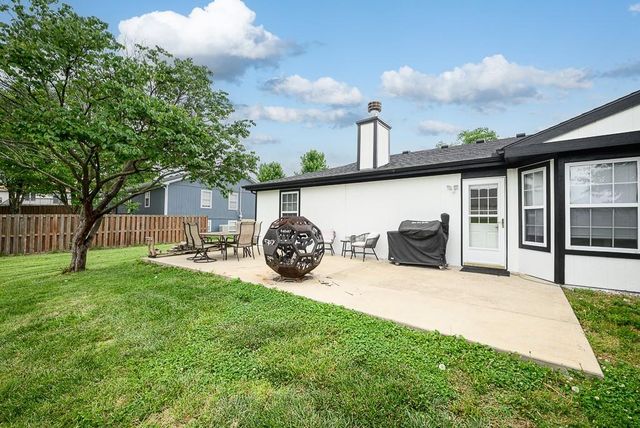 614 Myers Drive, Tonganoxie, KS 66086