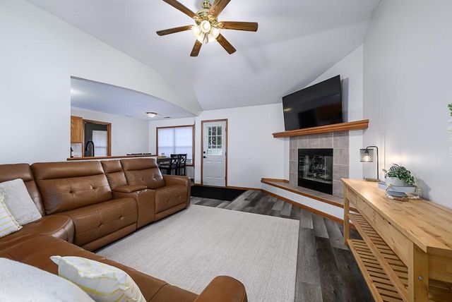 614 Myers Drive, Tonganoxie, KS 66086