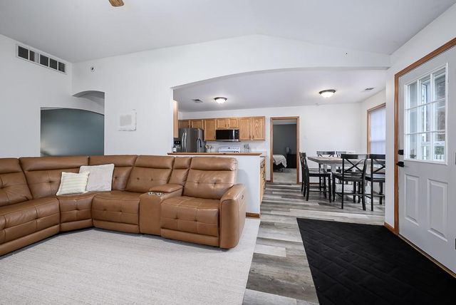 614 Myers Drive, Tonganoxie, KS 66086