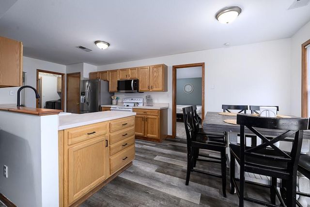 614 Myers Drive, Tonganoxie, KS 66086