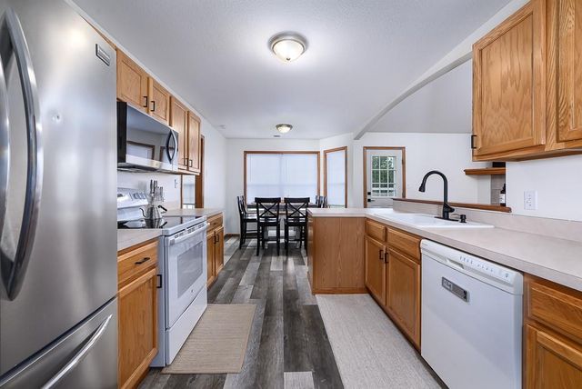614 Myers Drive, Tonganoxie, KS 66086