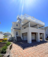 212 N Barnegat Avenue, Surf City, NJ 08008
