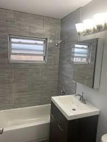 7361 N Ridge Boulevard 2D, Chicago, IL 60645