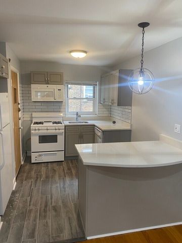 7361 N Ridge Boulevard 2D, Chicago, IL 60645