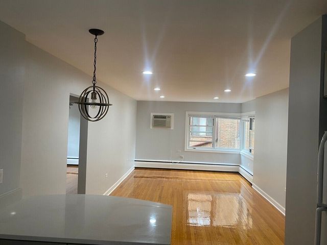 7361 N Ridge Boulevard 2D, Chicago, IL 60645