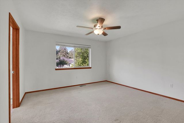 6706 S MORAN VIEW St, Spokane, WA 99224