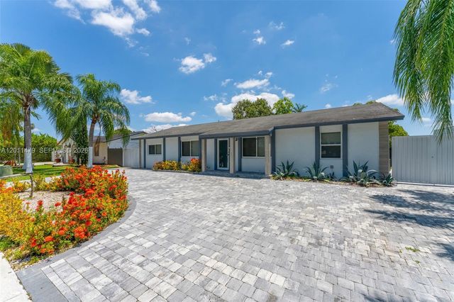 6605 SW 151st Ct, Miami, FL 33193