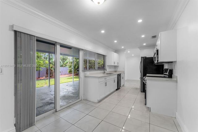 6605 SW 151st Ct, Miami, FL 33193
