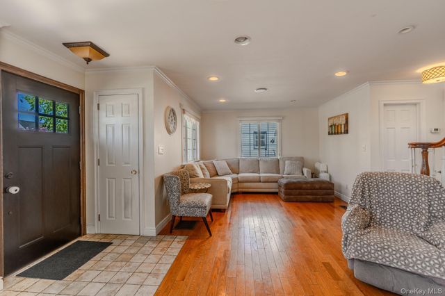 141 Collins Avenue, Williston Park, NY 11596