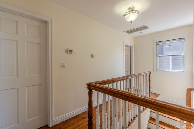 141 Collins Avenue, Williston Park, NY 11596