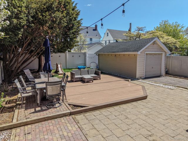141 Collins Avenue, Williston Park, NY 11596