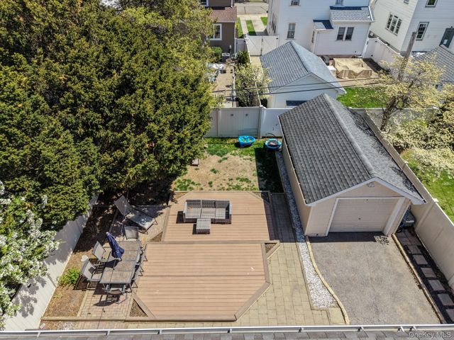 141 Collins Avenue, Williston Park, NY 11596