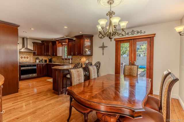 141 Collins Avenue, Williston Park, NY 11596
