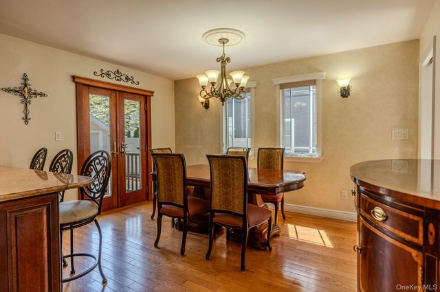 141 Collins Avenue, Williston Park, NY 11596