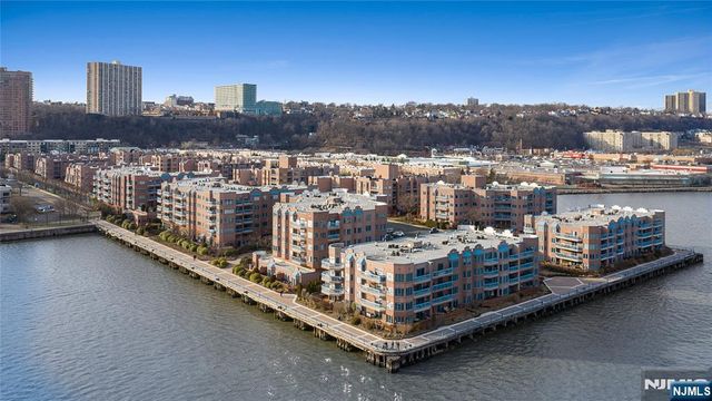 316 Ellery Court 316, Edgewater, NJ 07020