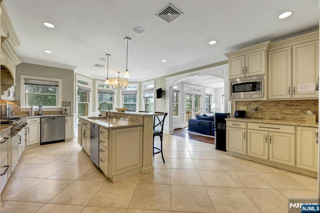 180 Chestnut Street, Demarest, NJ 07627