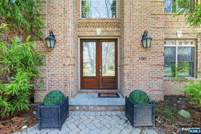 180 Chestnut Street, Demarest, NJ 07627