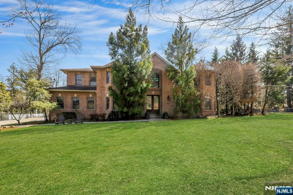 180 Chestnut Street, Demarest, NJ 07627