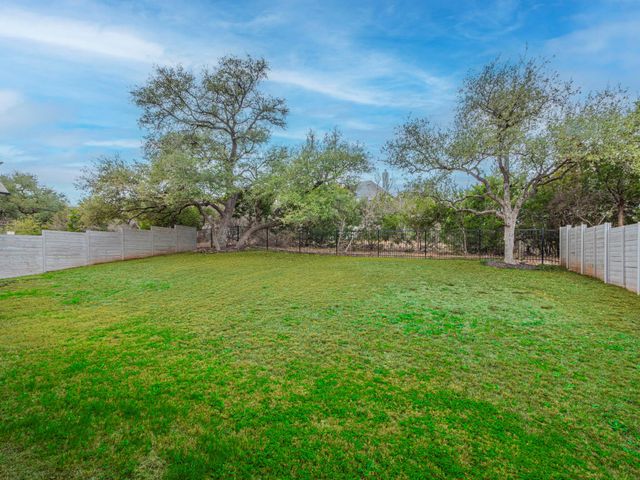 112 HOLLYTREE CT, Georgetown, TX 78628