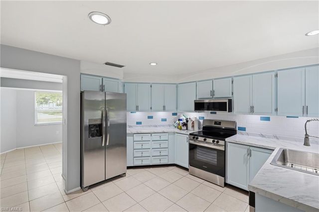 4900 Tahiti LN, Naples, FL 34112