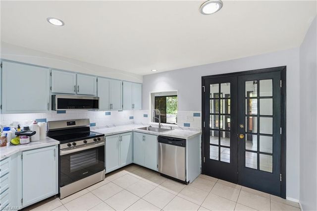 4900 Tahiti LN, Naples, FL 34112