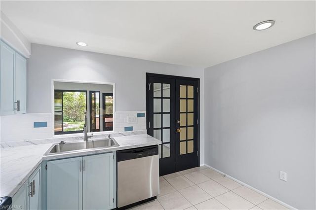 4900 Tahiti LN, Naples, FL 34112