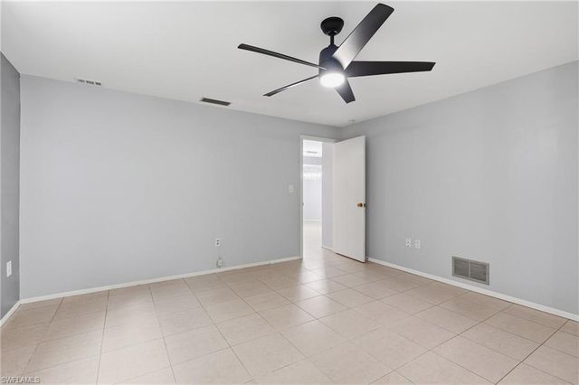 4900 Tahiti LN, Naples, FL 34112