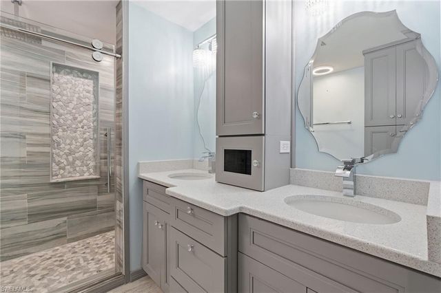 4900 Tahiti LN, Naples, FL 34112