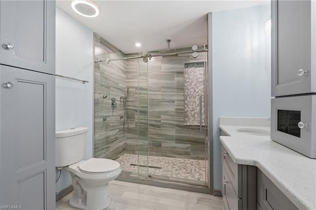 4900 Tahiti LN, Naples, FL 34112
