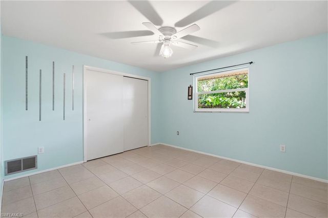 4900 Tahiti LN, Naples, FL 34112