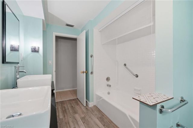 4900 Tahiti LN, Naples, FL 34112