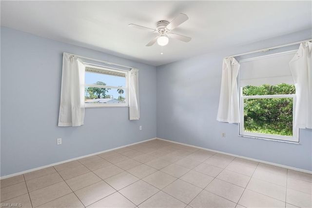 4900 Tahiti LN, Naples, FL 34112