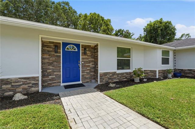 4900 Tahiti LN, Naples, FL 34112
