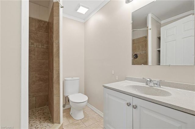 4900 Tahiti LN, Naples, FL 34112