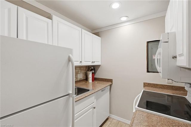 4900 Tahiti LN, Naples, FL 34112