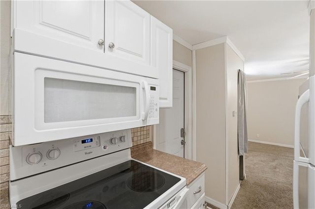 4900 Tahiti LN, Naples, FL 34112