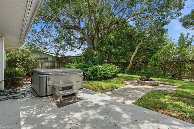 4900 Tahiti LN, Naples, FL 34112