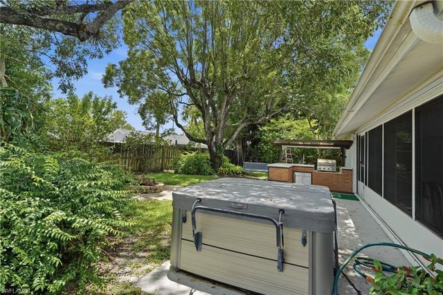 4900 Tahiti LN, Naples, FL 34112