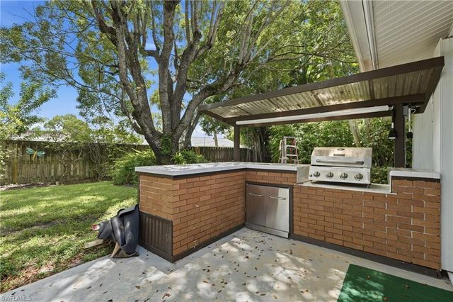4900 Tahiti LN, Naples, FL 34112