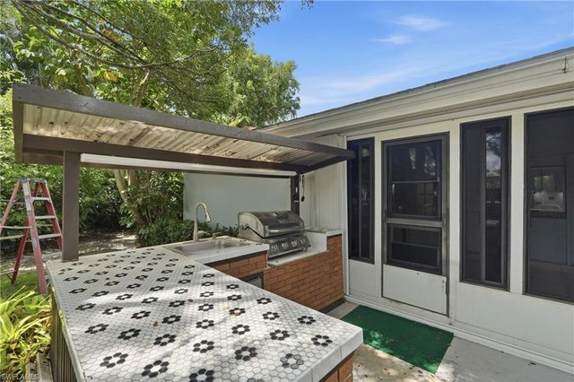 4900 Tahiti LN, Naples, FL 34112