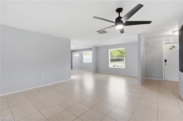 4900 Tahiti LN, Naples, FL 34112