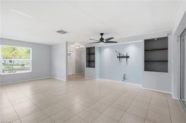 4900 Tahiti LN, Naples, FL 34112