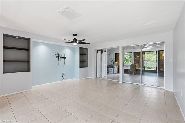 4900 Tahiti LN, Naples, FL 34112