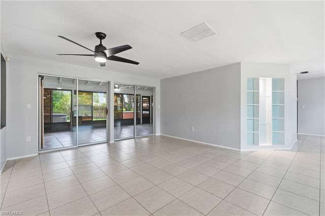 4900 Tahiti LN, Naples, FL 34112
