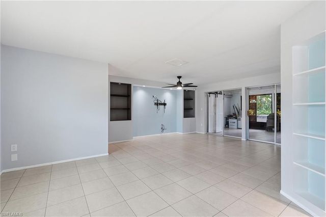 4900 Tahiti LN, Naples, FL 34112