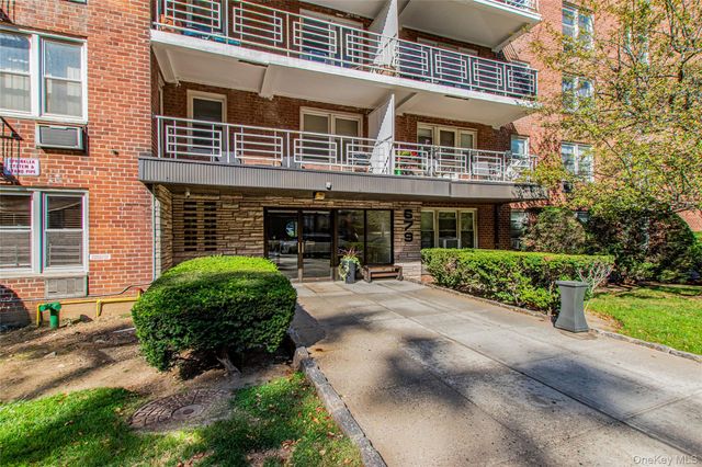 679 Warburton Avenue 2R, Yonkers, NY 10701