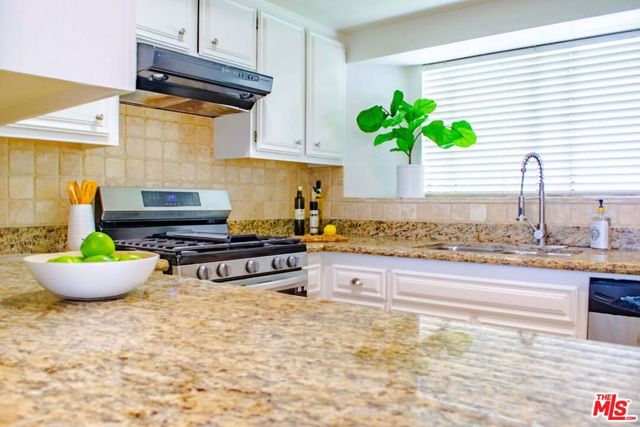 228 S Irena Avenue E, Redondo Beach, CA 90277