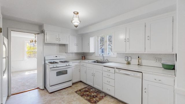 12 Fessenden St, Newton, MA 02460