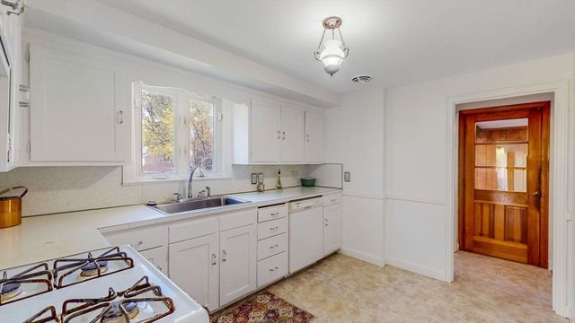 12 Fessenden St, Newton, MA 02460